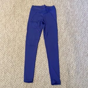 Periwinkle athletic leggings with cut out ankle detail - size 12 girl.